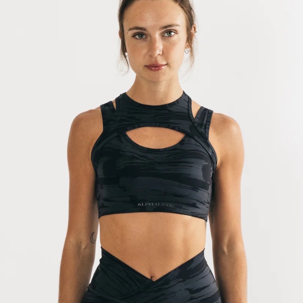 Alphalete Surface Keyhole Bra - Black Canvas Camo XS